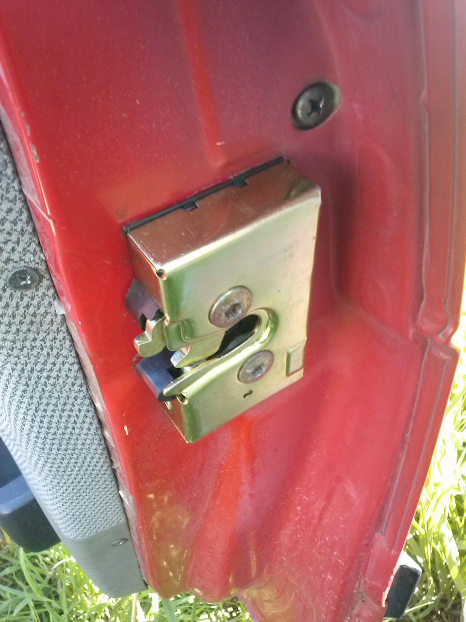 Замена замка двери — Volkswagen Jetta II, 1,6 л, 1989 года | своими ...