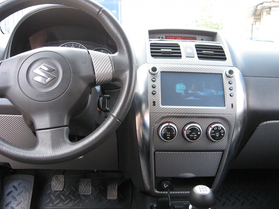 Торпеда сузуки. Панель Suzuki sx4. Suzuki sx4 панель 2012. Панель управления в Suzuki sx4. Suzuki sx4 2008 панель.