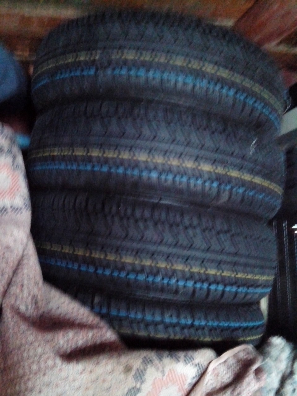 Купил новую резину ждем тепло и переобуваемся :) — Lada 2115, 1,5 л ...