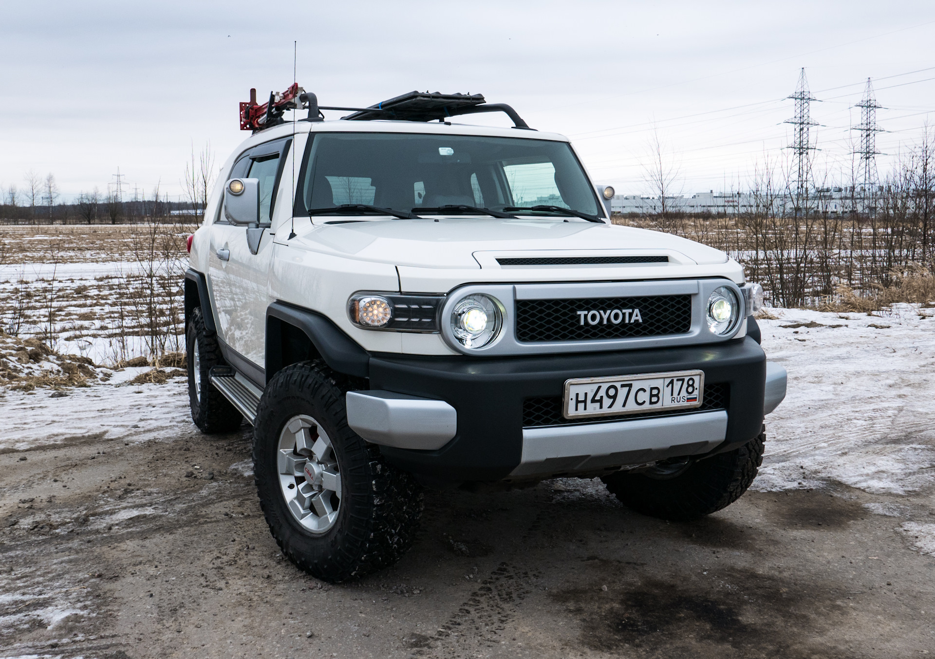 Крузер замена. Фары Тойота FJ Cruiser. Тойота н2. Тойота Нилюх. Тойота h 120.