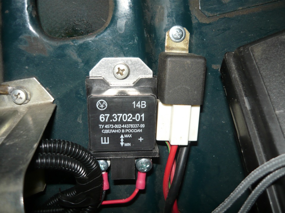Зарядка на 2115. Реле регулятор зарядки ВАЗ 2114. Реле зарядки ВАЗ 21074. Реле зарядки ВАЗ 21 15. Реле регулятор напряжения ВАЗ 2114.