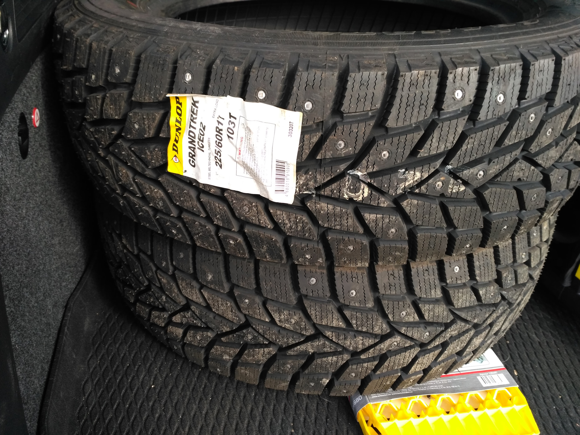 Резина данлоп шипы. Dunlop Grandtrek Ice 02. Dunlop Grandtrek Ice 02 255 60. 255/55r18 Dunlop Grandtrek ice03 109t XL шип. Dunlop Winter Ice 03.