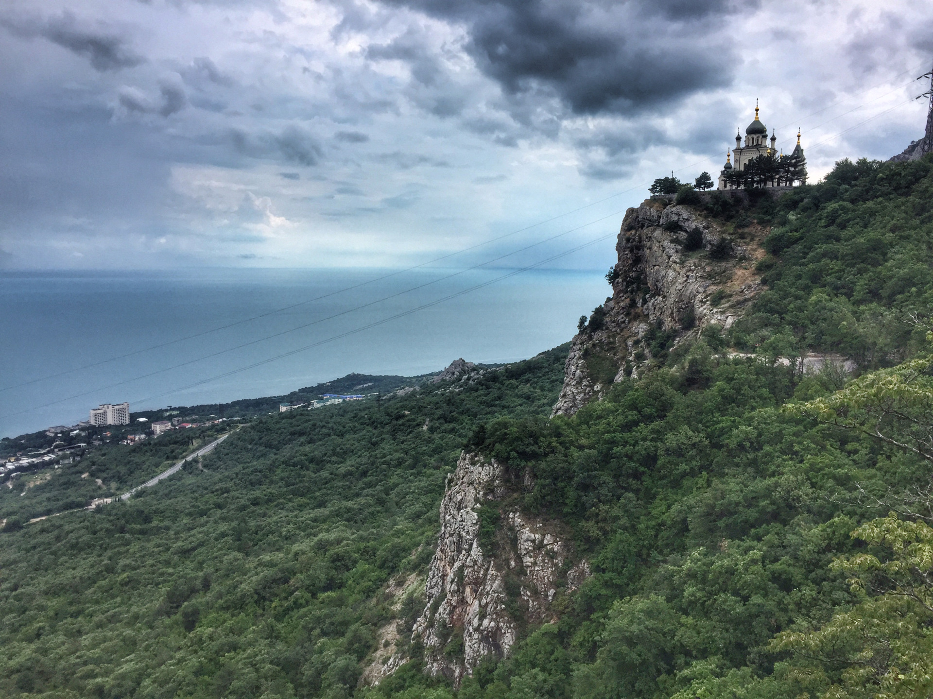 Храм на красной скале в Крыму