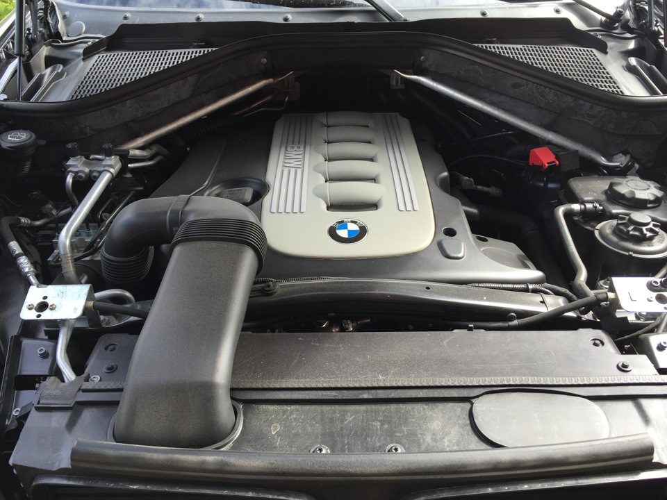 Масло х5 е70 дизель. Клапан вентиляции картерных газов BMW x5 e70. BMW x5 e70 3.0d двигатель m57. Е 70 х5 3,0 дизель. Клапан вентиляции картерных газов БМВ х5 е70 3.0.