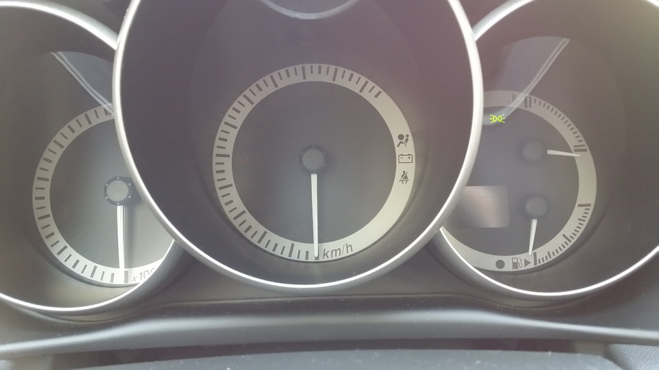 #5. Замена лампочки прикуривателя и пепельницы. — Mazda 3 (1G) BK, 2 л ...