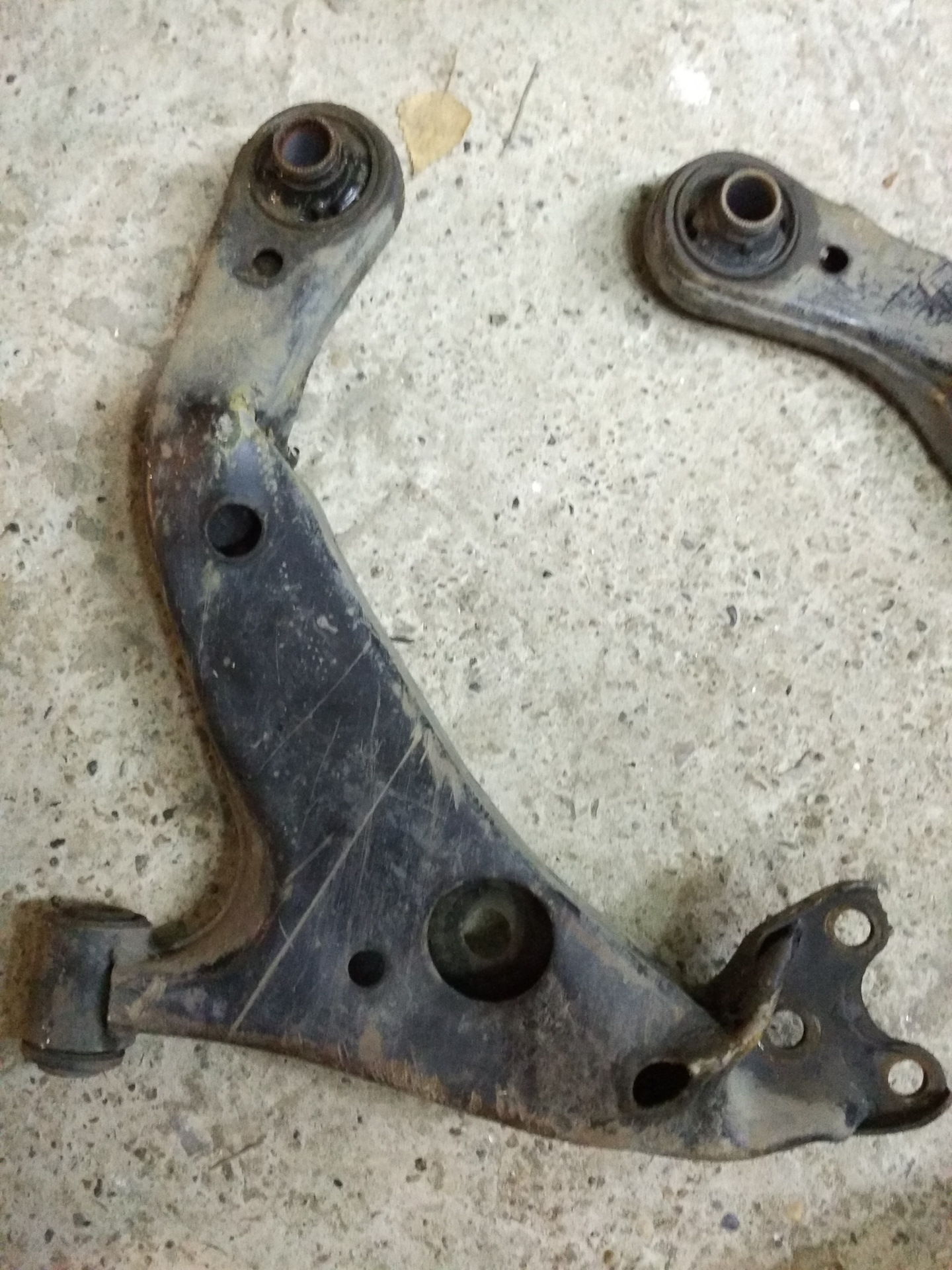 загнуло рычаг. стойка поворотная передней подвески lanos 2007. загнуло рычаг. погнулся рычаг можно ли тросом выпрямить. нижний правый рычаг ниссан ад.