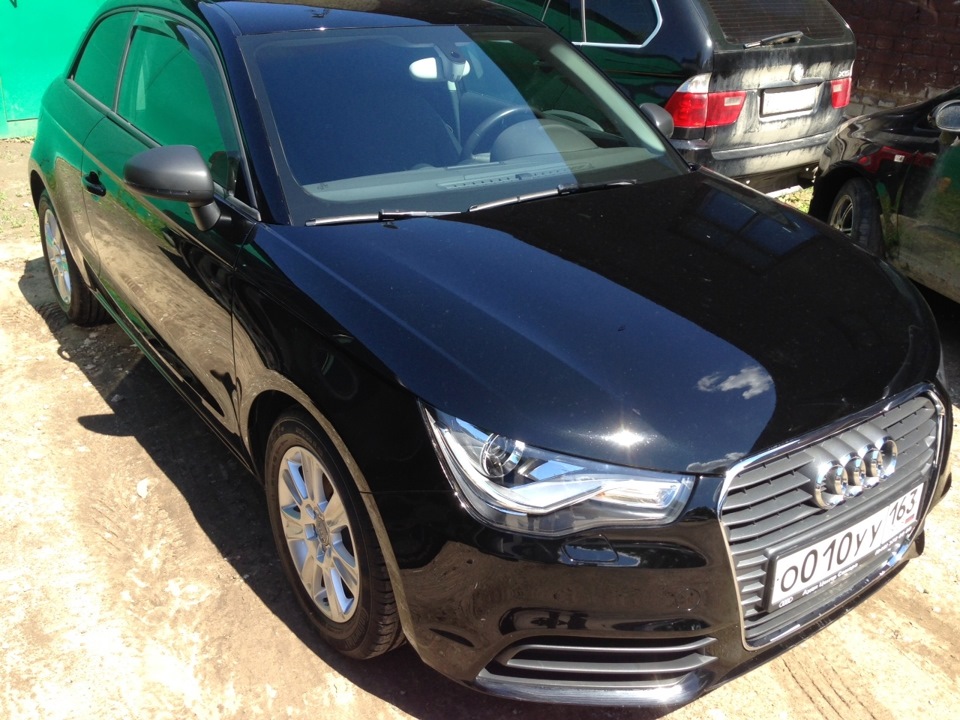 Brilliant Black Clearcoat Audi