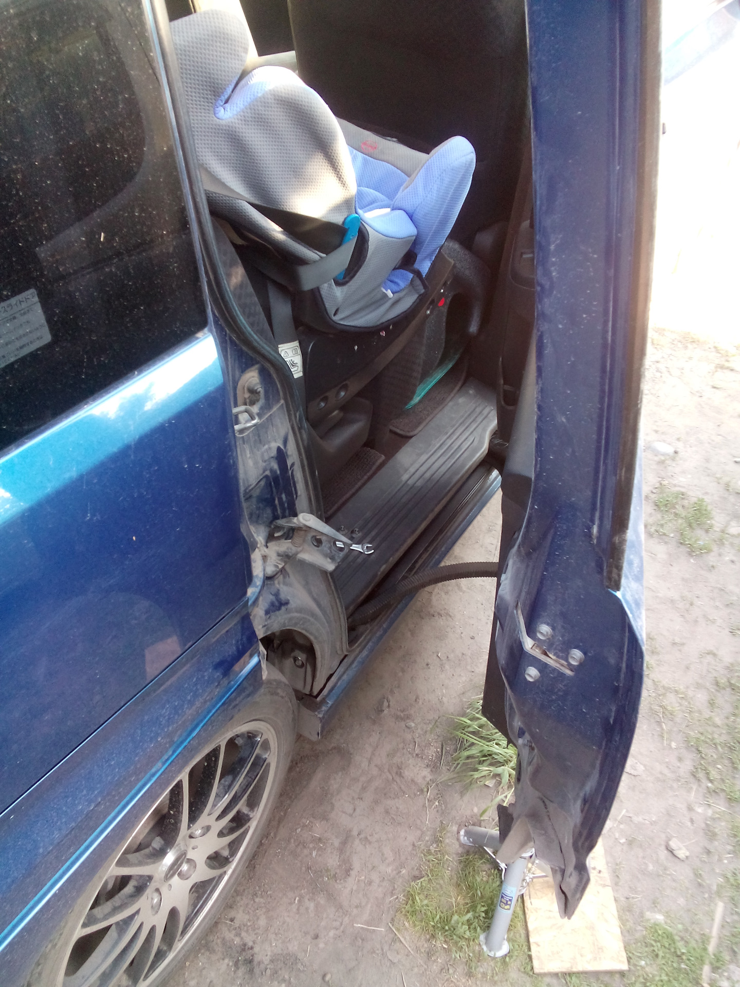 сдвижная дверь honda. концевик сдвижной двери honda stepwgn rg-1. ручка внутренняя сдвижной двери хонда степвагон. 91559s47003 хомут проводки хонда серый. коробка в дверь honda freed.