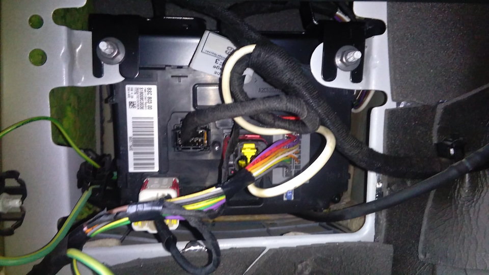 Тут все просто: колодки в соотв. места, фишки в фишки. — Peugeot Partner Tepee