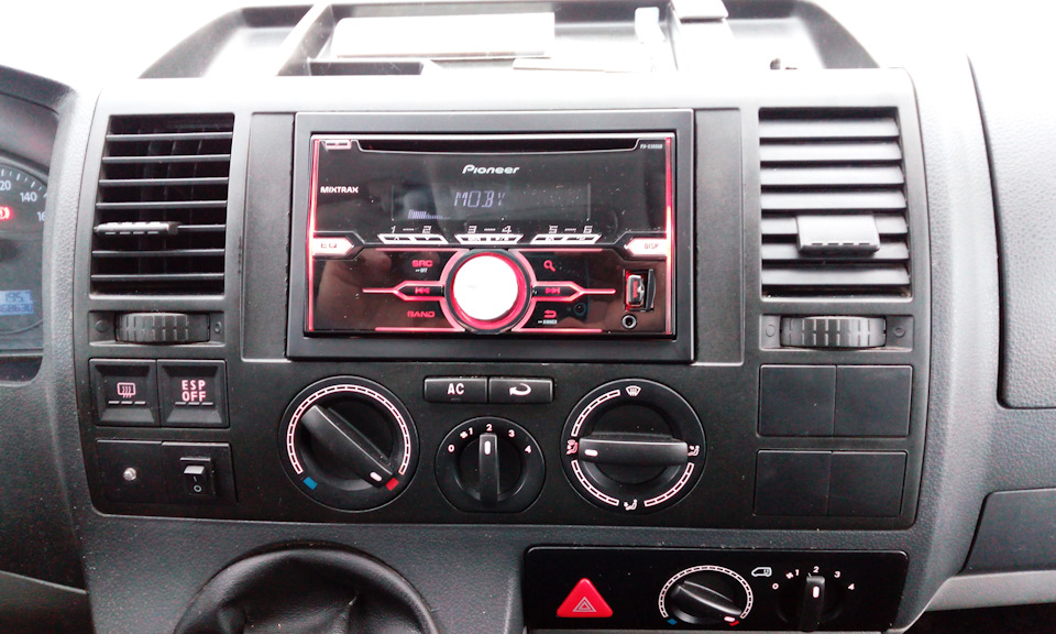 Как снять магнитолу на фольксваген т5 Магнитола PIONEER FH-X380UB - Volkswagen Transporter T5, 1,9 л, 2007 года автозв