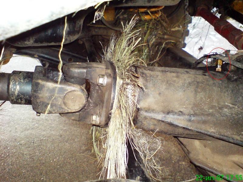 Grass on the cardan - Toyota Land Cruiser 42L 1997