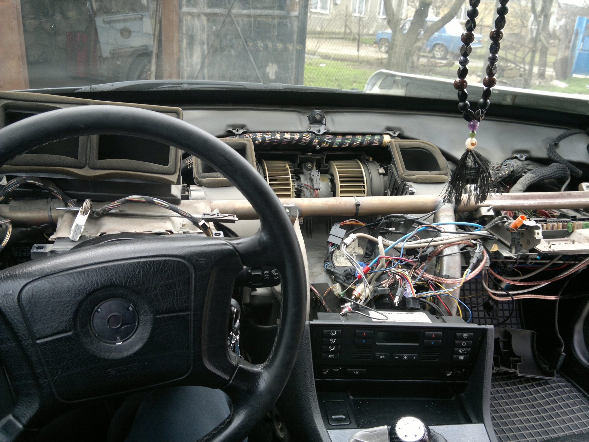 Замена мотора печки и разбор проводки!Слабонервным не смотреть) — BMW 5 ...