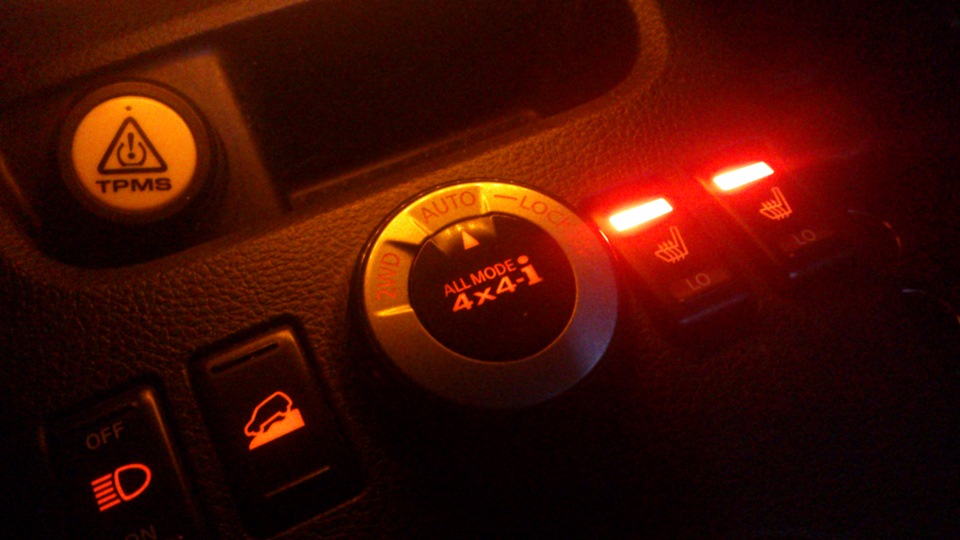 лада калина 2 кнопка подогрева сидений. панель индикации подогрева нива. кнопки подогрева сидений лада приора 2. индикация подогрева сидений. кнопка обогрева зеркал nissan x-trail t30.