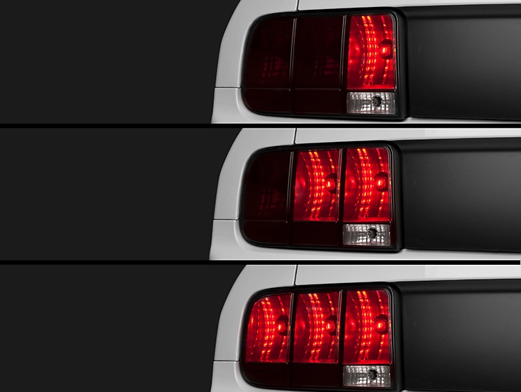 Raxiom Sequential Tail Light Kit на Ford Mustang.