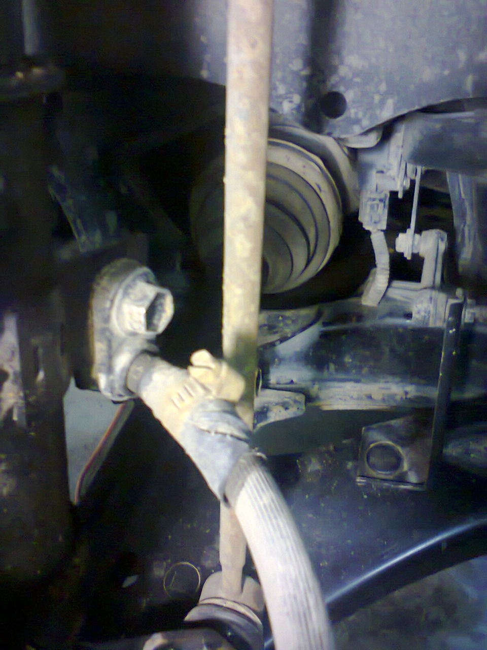 Замена передних тормозных шлангов и попытка замены писунов в задних ...