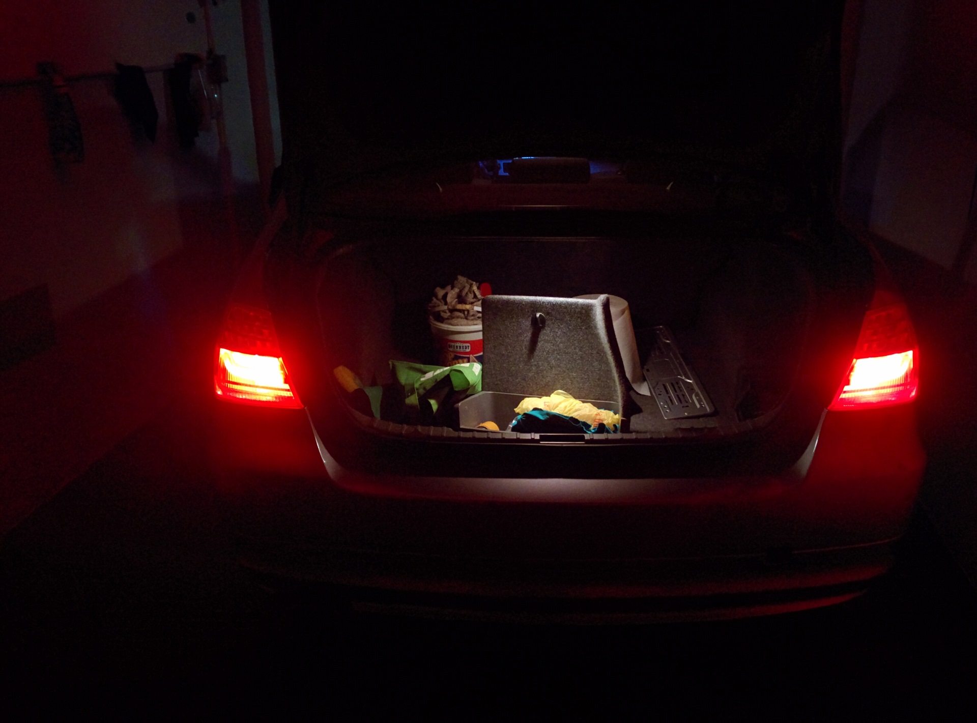 Лампочка заднего габарита nissan е30. Лампы заднего хода legacy bg5. Подсветка заднего номера нива шевроле. Не горит лампа заднего. Лампочка подсветки номера нива шевроле.