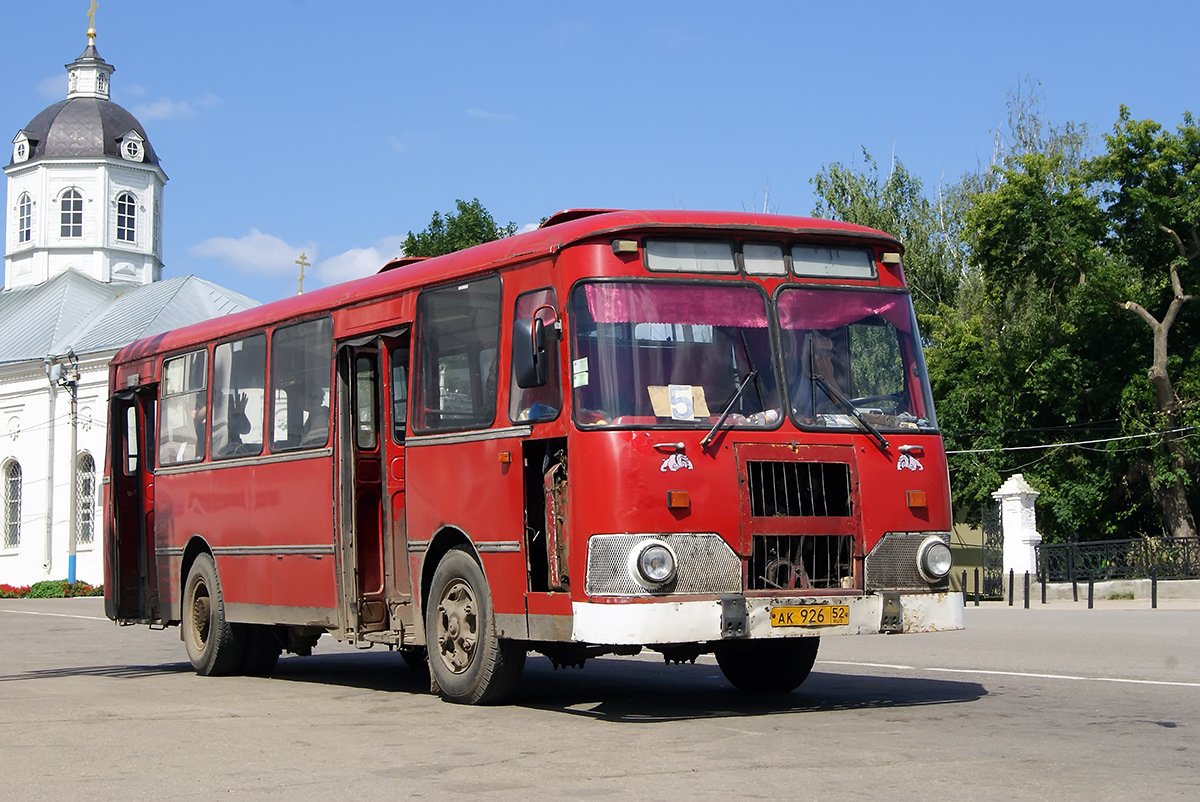 Красный автобус нижний новгород. ЛИАЗ 677 красный. ЛИАЗ 677 Арзамас. ЛИАЗ 677 Нижний Новгород. ЛИАЗ 677 Брянск.