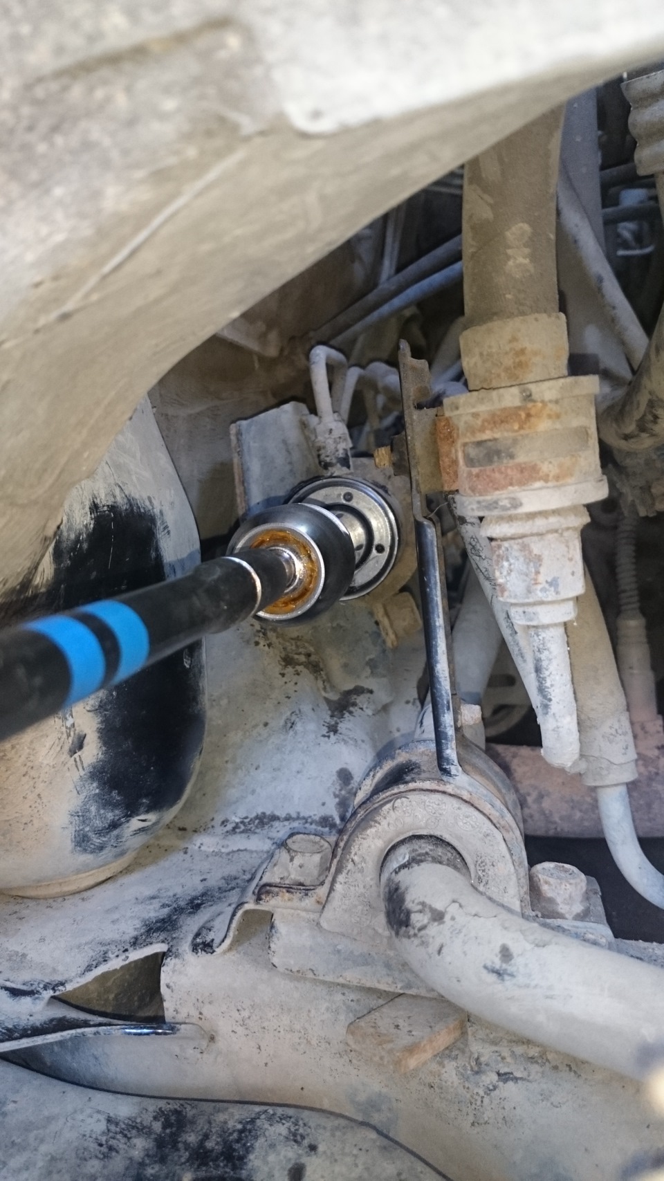 рулевая тяга hyundai elantra 2005. стойка стабилизатора элантра xd 2004. рулевые наконечники на хендай элантра 4 поколения. замена стоек хендай элантра xd. замена элантра 3.