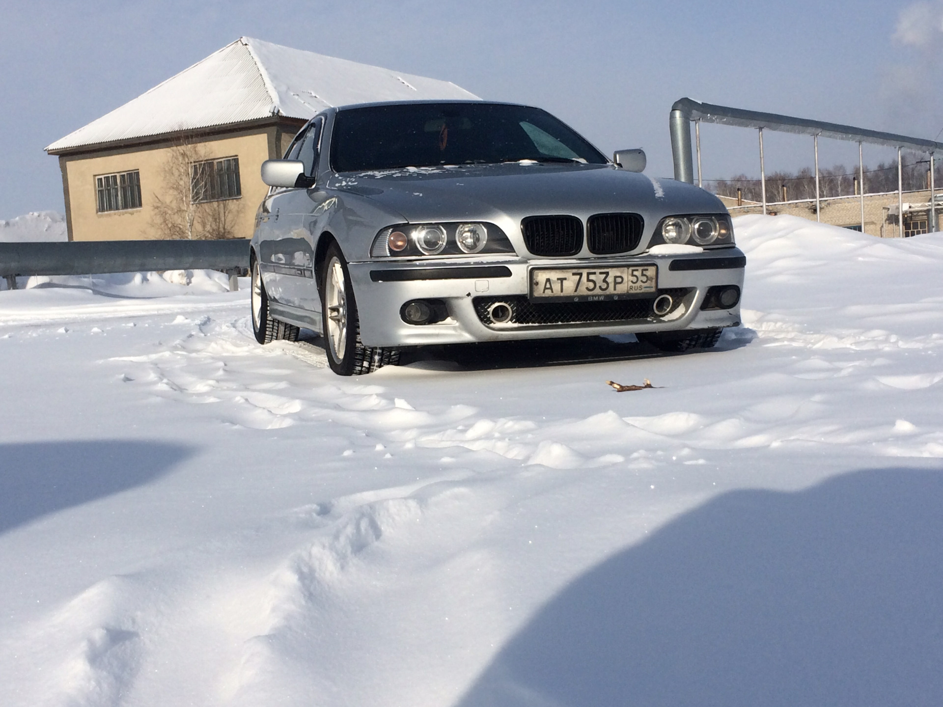 Бмв зимой фото. BMW 5 зима. БМВ 5 зима 716 регион. БМВ 5 зимой. БМВ е58 зимой.