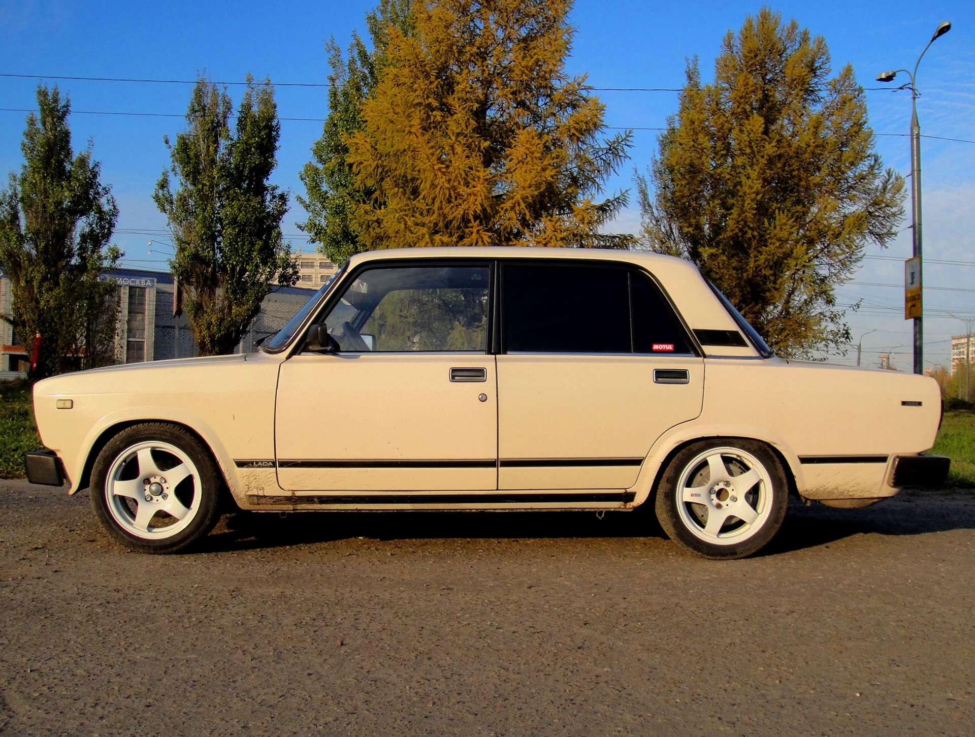 снял брызговики! — Lada 2105, 1,5 л, 1990 года | фотография | DRIVE2