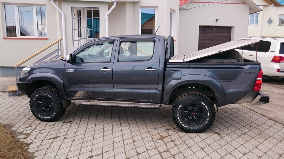 Колесо тойота хайлюкс. Лифт Тойота Хайлюкс 2012. 265 65 R17 Hilux 7. Toyota Hilux r18. 285 75 R16 Toyota Hilux.