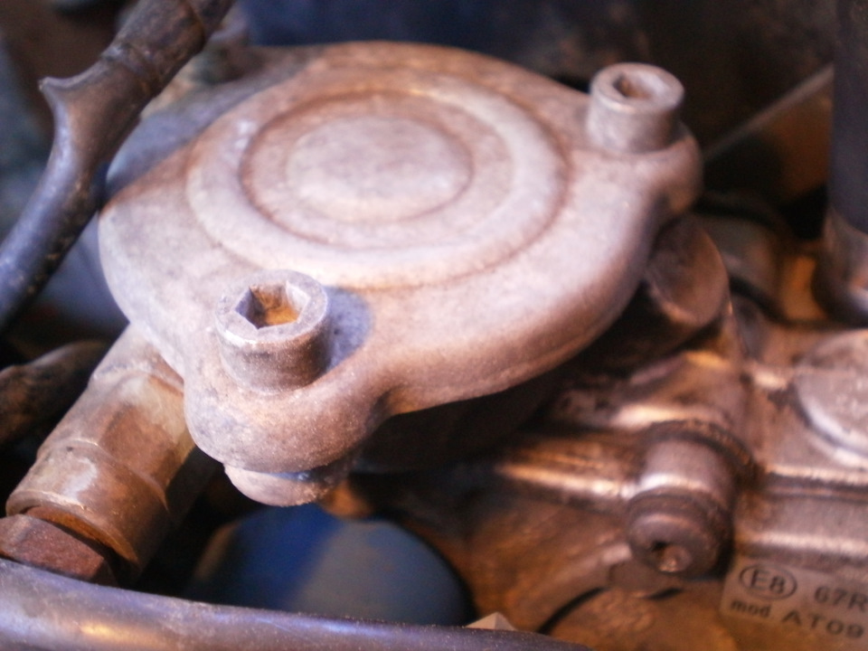 Фото моторного отсека и установка нового датчика разряжения во впускном ...