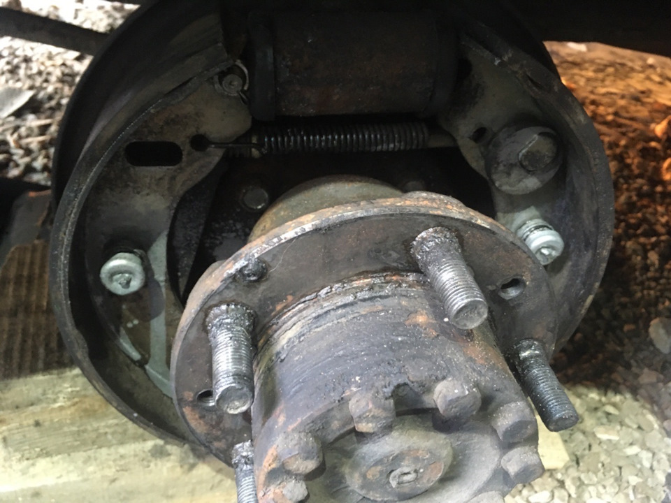 Сломались солдатики в заднем тормозном барабане — ГАЗ Соболь, 2,4 л ...