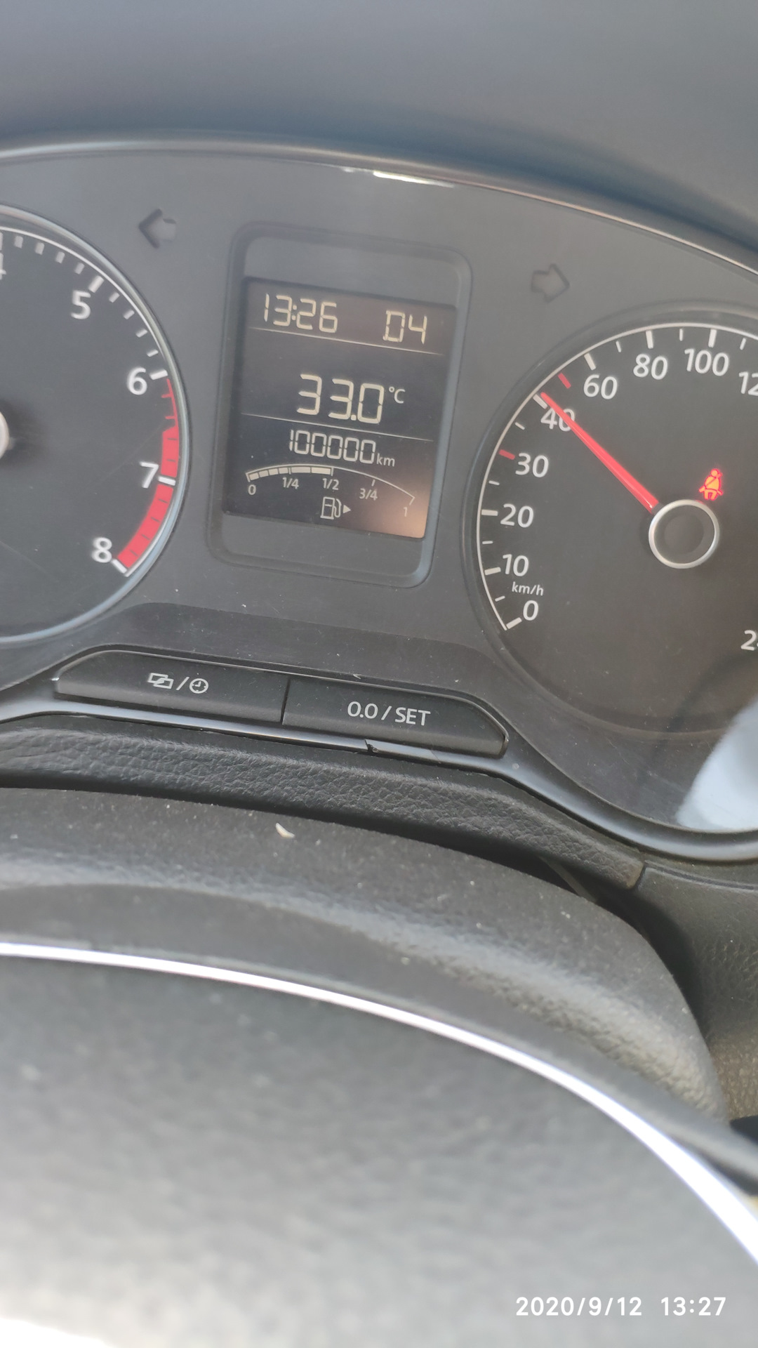 100 тысяч пробега. Одометр автомобиля. 100 тысяч пробега. Спидометр на калине. 100 тысяч пробега.