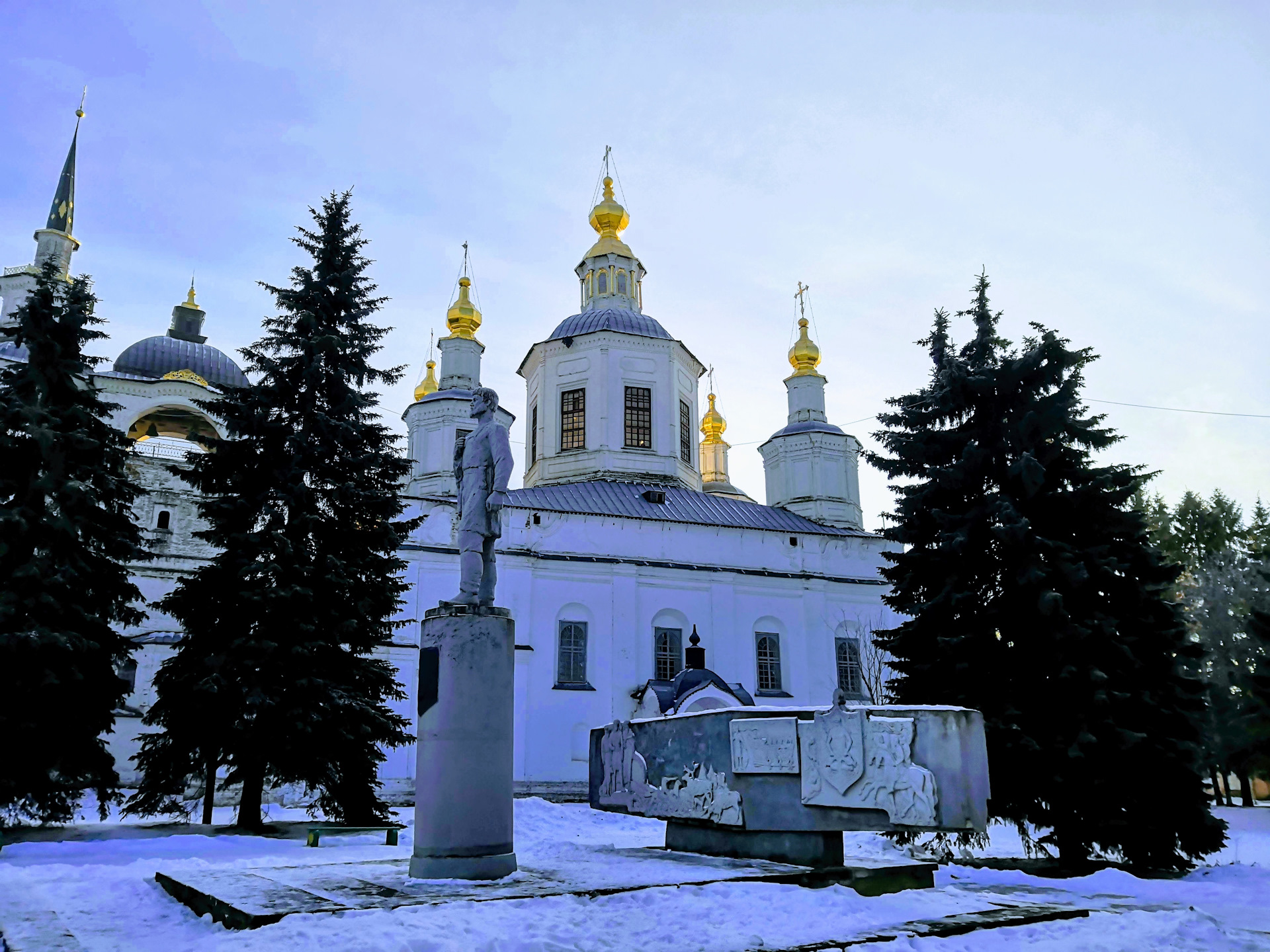 Спб великий устюг. Великий Устюг. Памятник Дежневу в Великом Устюге. Санкт-Петербург Великий Устюг.