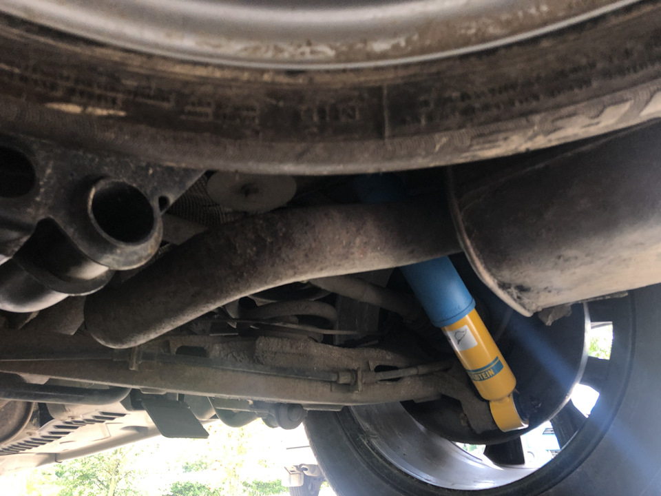 Новые амортизаторы Bilstein B6 (задние) — Volkswagen Multivan (T5), 2 л ...