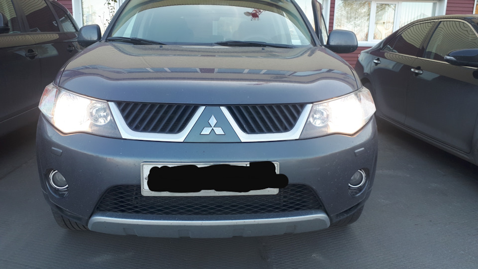 Замена заглушек га туманках — Mitsubishi Outlander XL, 3 л, 2007 года ...