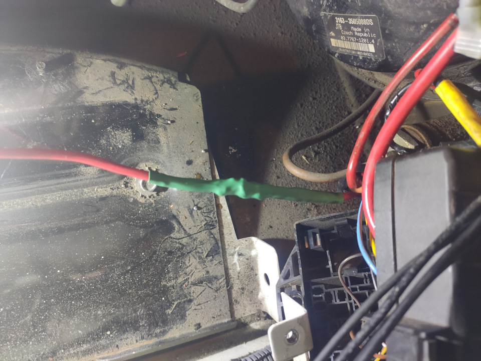 Вывод силового предохранителя в отдельный блок. - УАЗ Patriot, 2,7 л, 2015 года 