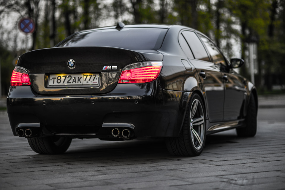 BMW 5 e60 черная