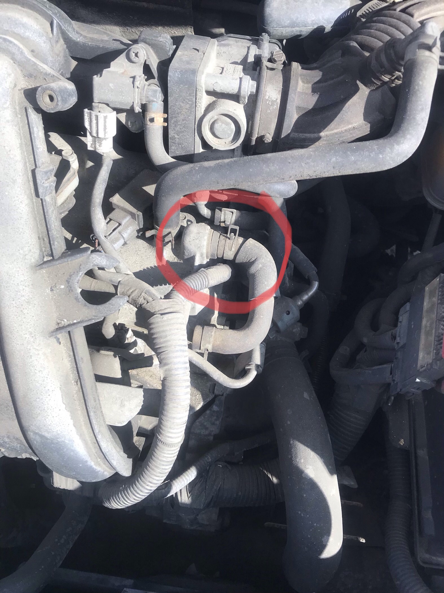 Клапан рециркуляции картерных газов. — Nissan Qashqai+2, 1,6 л, 2009 ...
