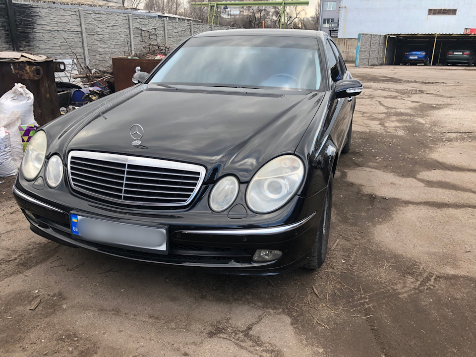 W211 Мерседес черный на черном