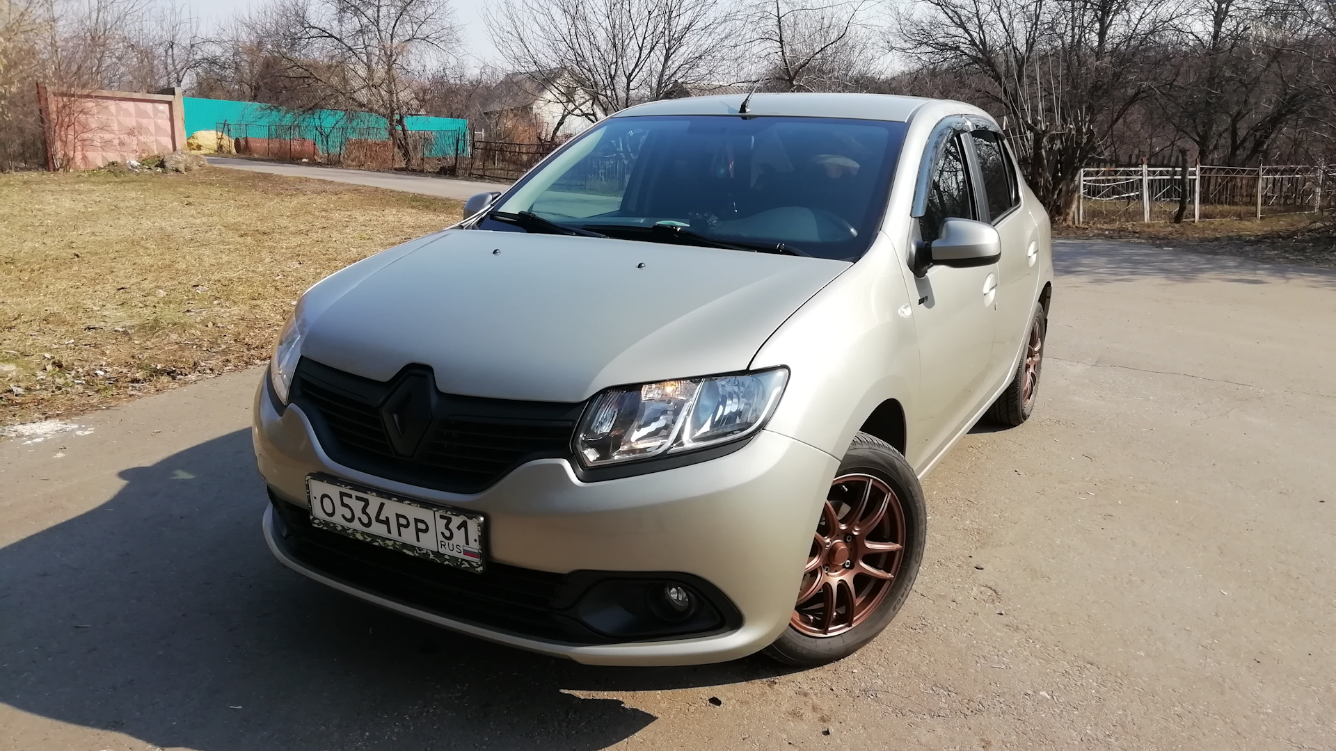 Renault Logan (2G) 1.6 бензиновый 2016 | светлый базальт на DRIVE2