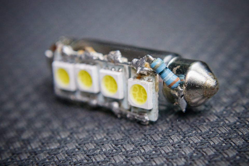 Замена лампочки в бардачке — Opel Zafira B, 1,8 л., 2012 года | своими ...