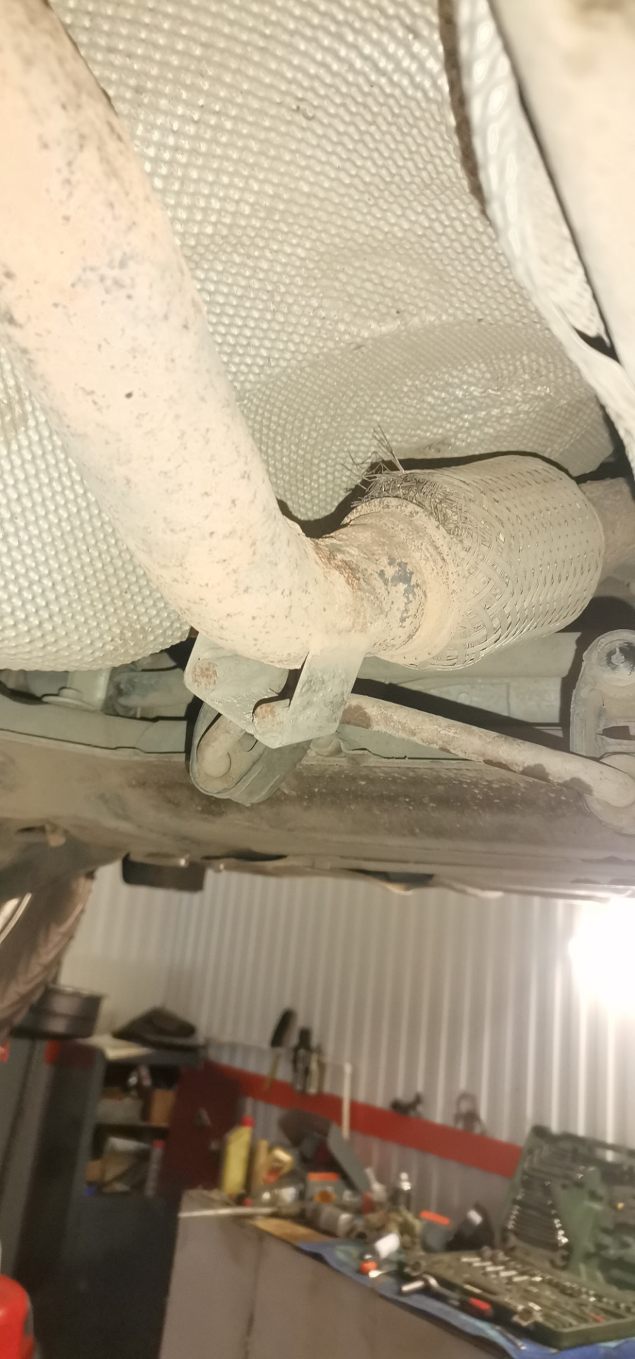 Замена резонатора глушителя Лада Веста SW — Lada Vesta SW (1G), 1,6 л ...