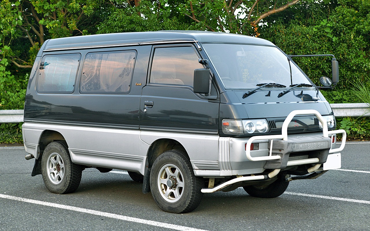 Мицубиси делика купить бу. Mitsubishi l300 4wd. Mitsubishi Delica 4. Mitsubishi Delica 4wd. Mitsubishi Delica p35.