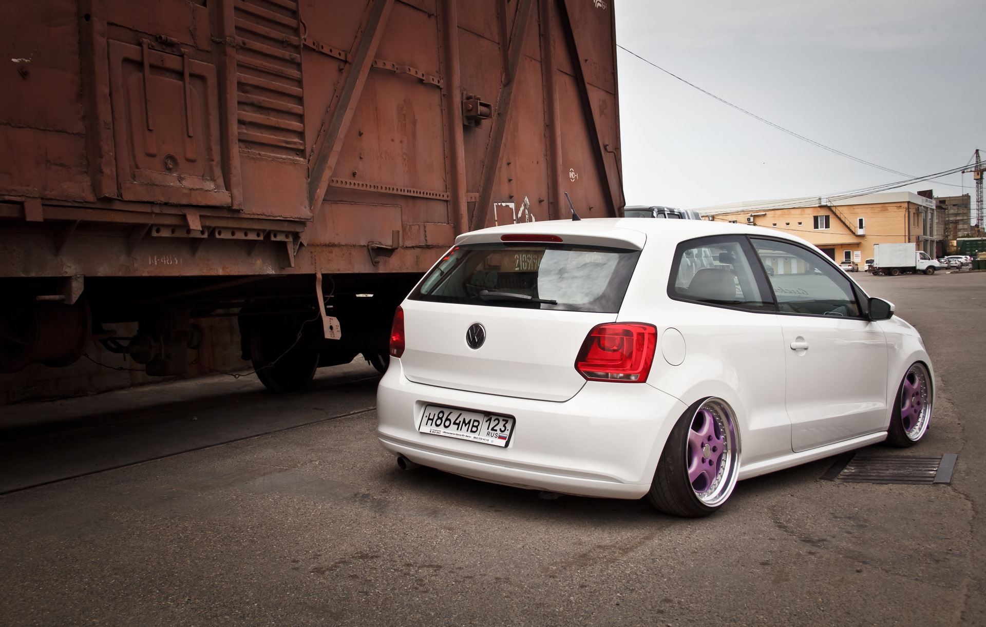 Volkswagen Polo sedan stance