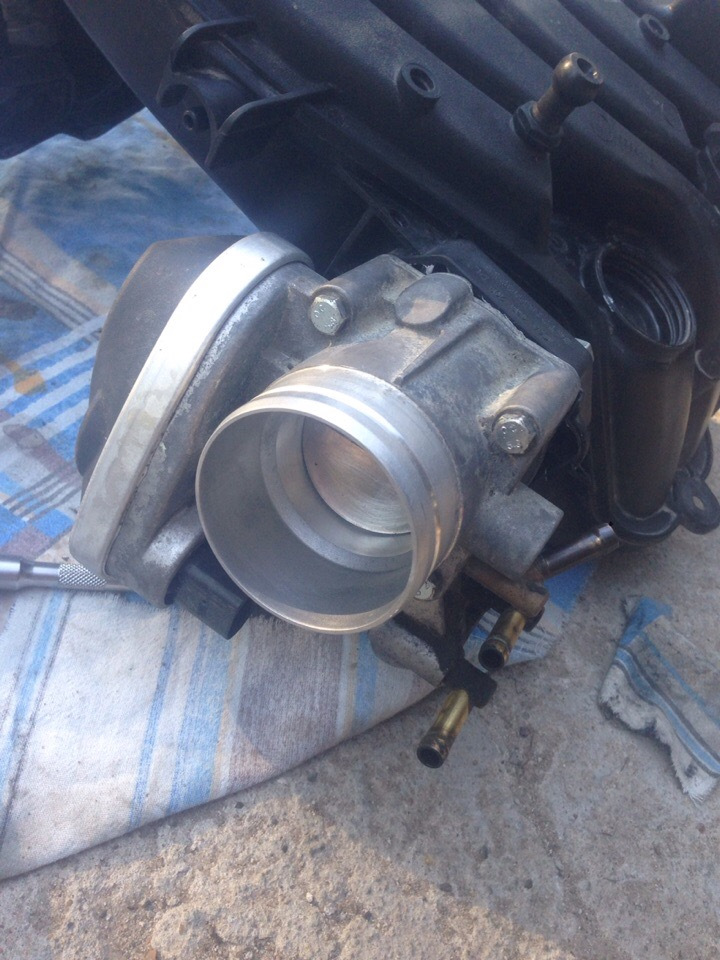 Поменял блин масло. Сорвал резьбу на впускном коллекторе — Skoda ...