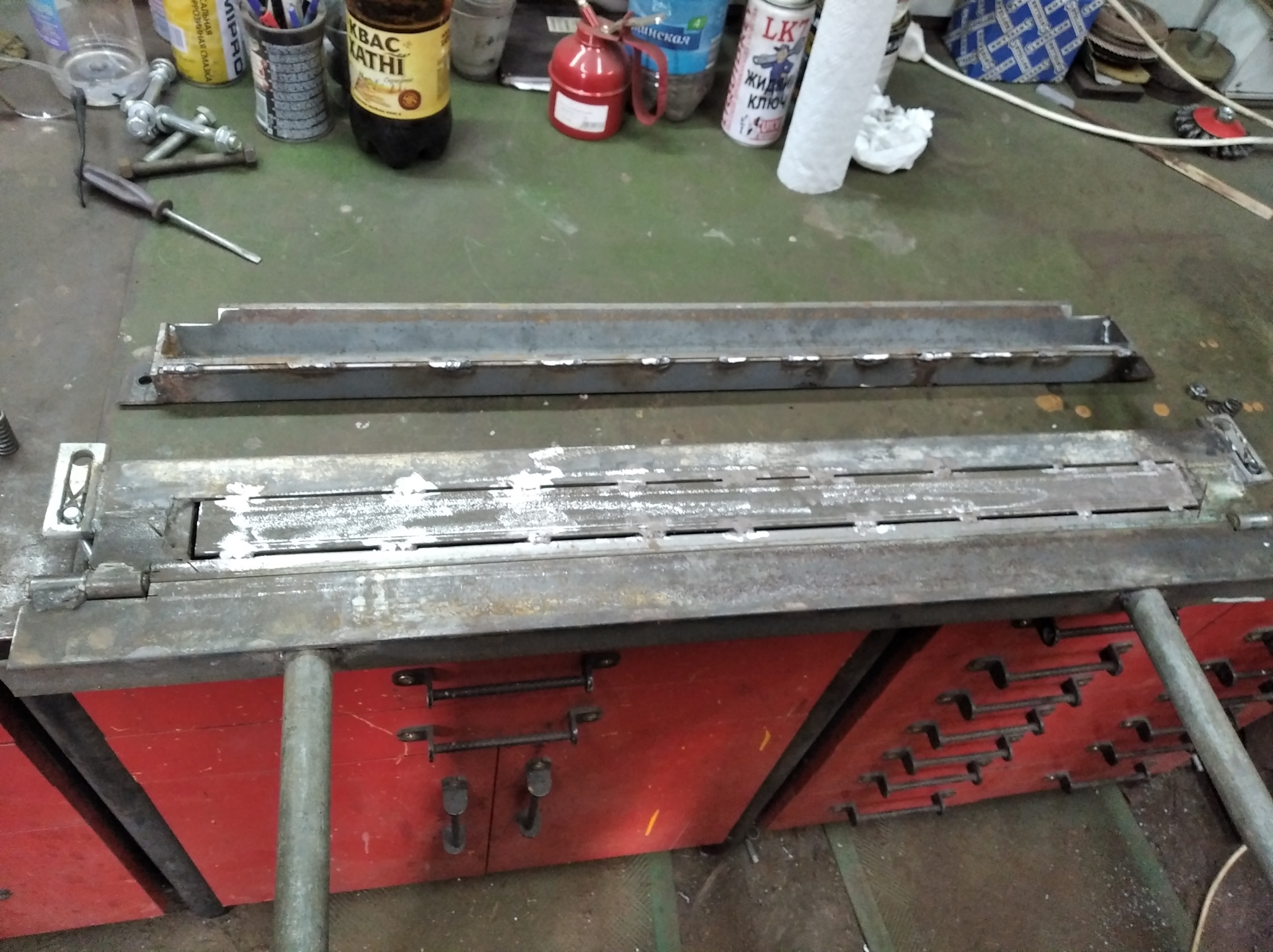 Основание листогиба из доски и уголка