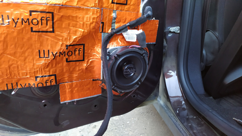 На месте — Lada XRAY