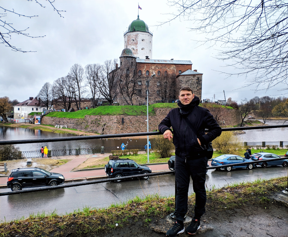 Вид на Выборгский Замок со стороны Старого Города. — Chevrolet Epica