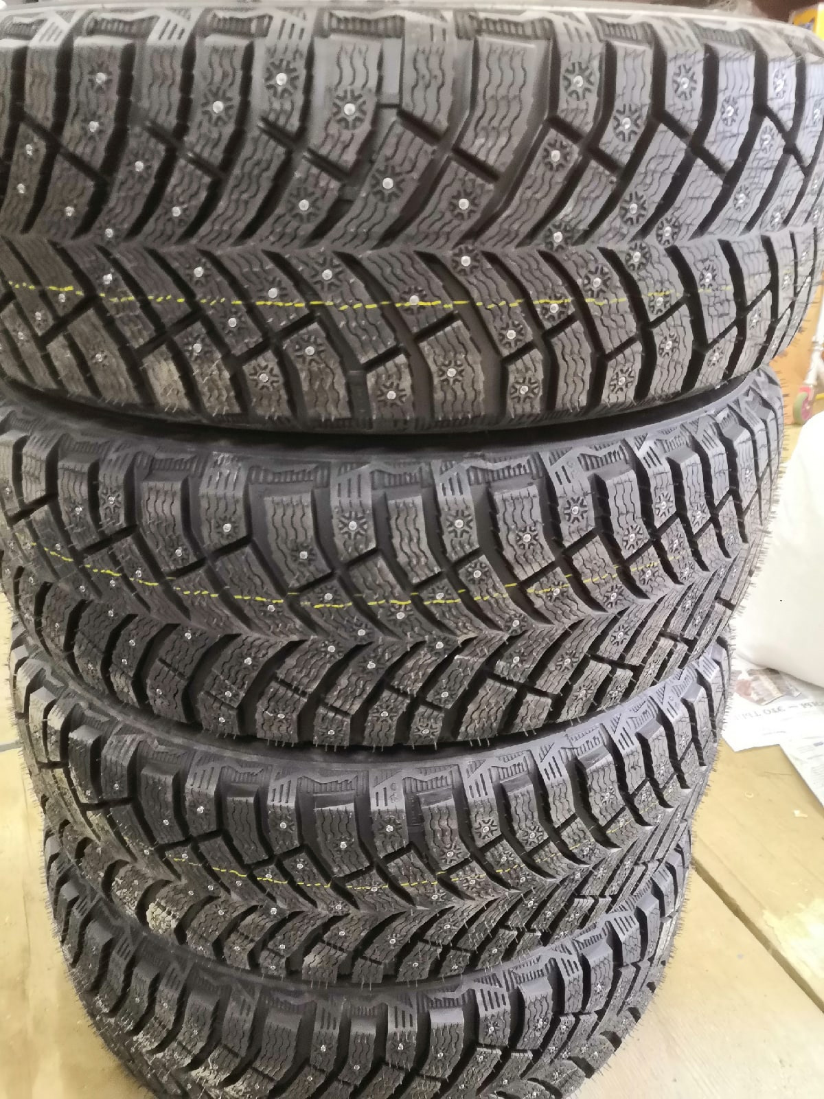 Зимние шины Michelin X-Ice North 4 185/65 R15 92T шипы — Lada Vesta SW ...