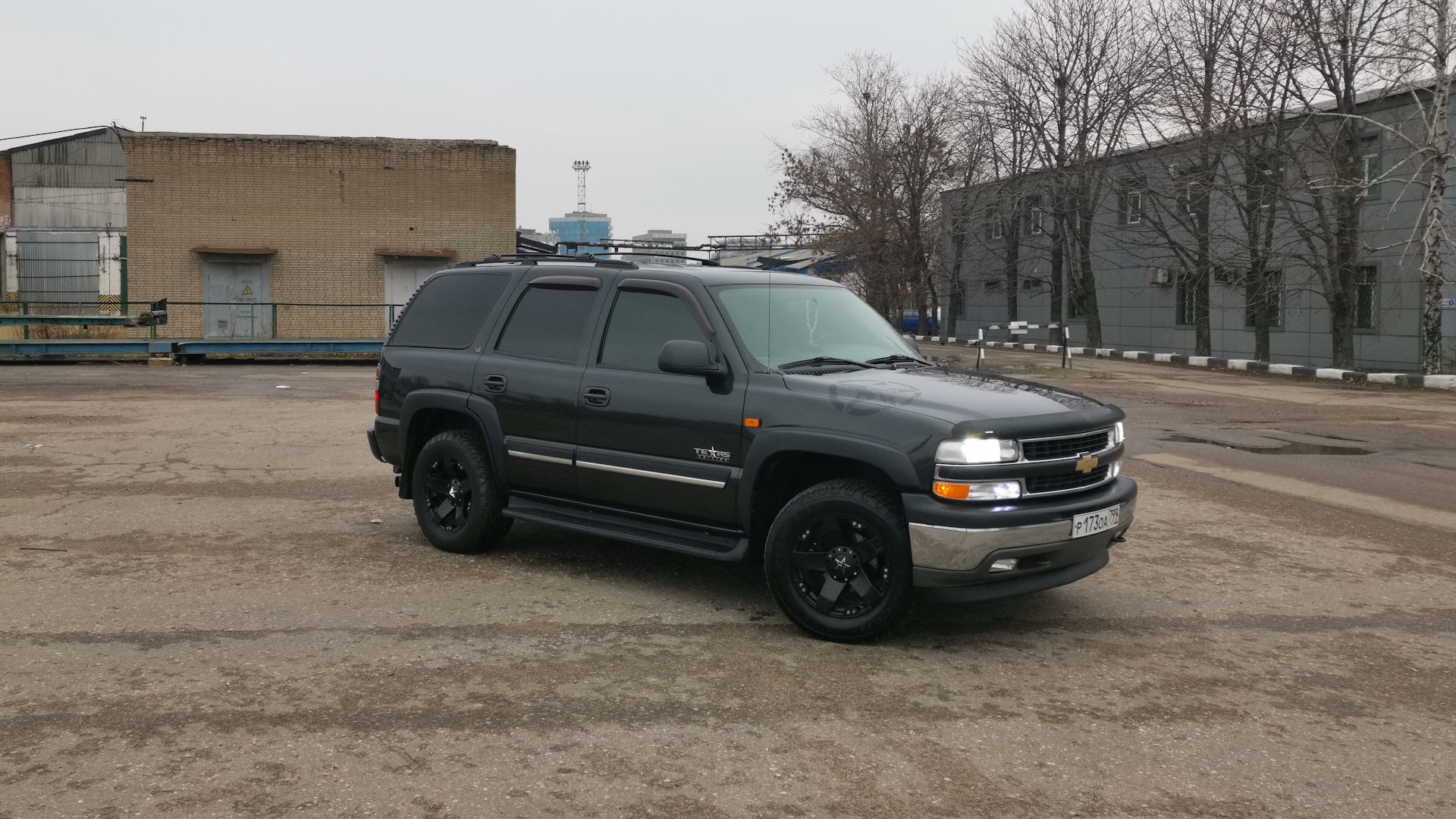 Chevrolet Tahoe (GMT800) 5.3 бензиновый 2006 | ФРАЕР на DRIVE2