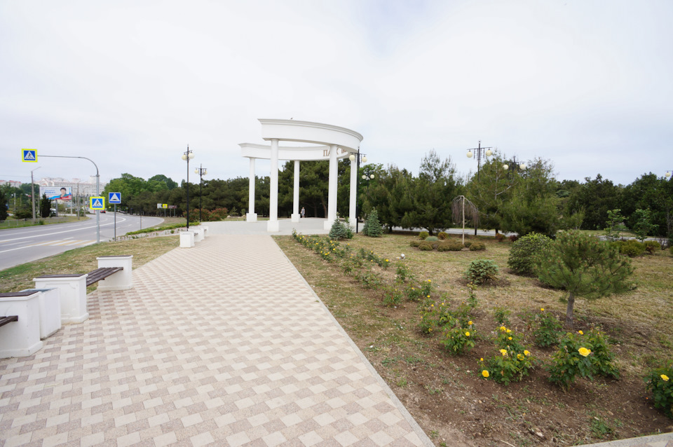 Справа Парк Победы — Lada Vesta SW (1G)