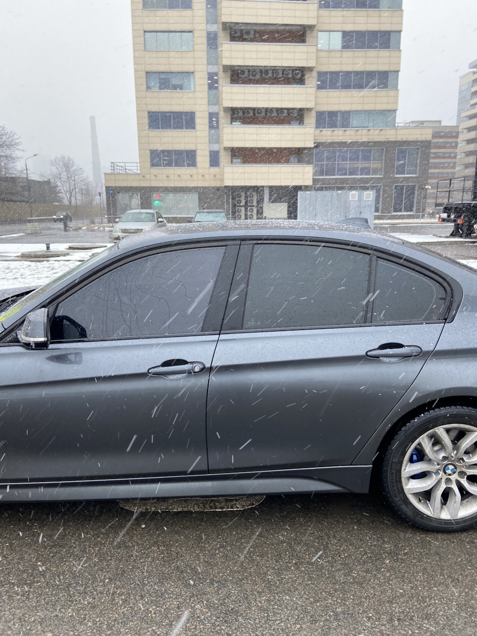 Onglass электротонировка — BMW 3 series (F30), 2 л, 2015 года | стайлинг |  DRIVE2