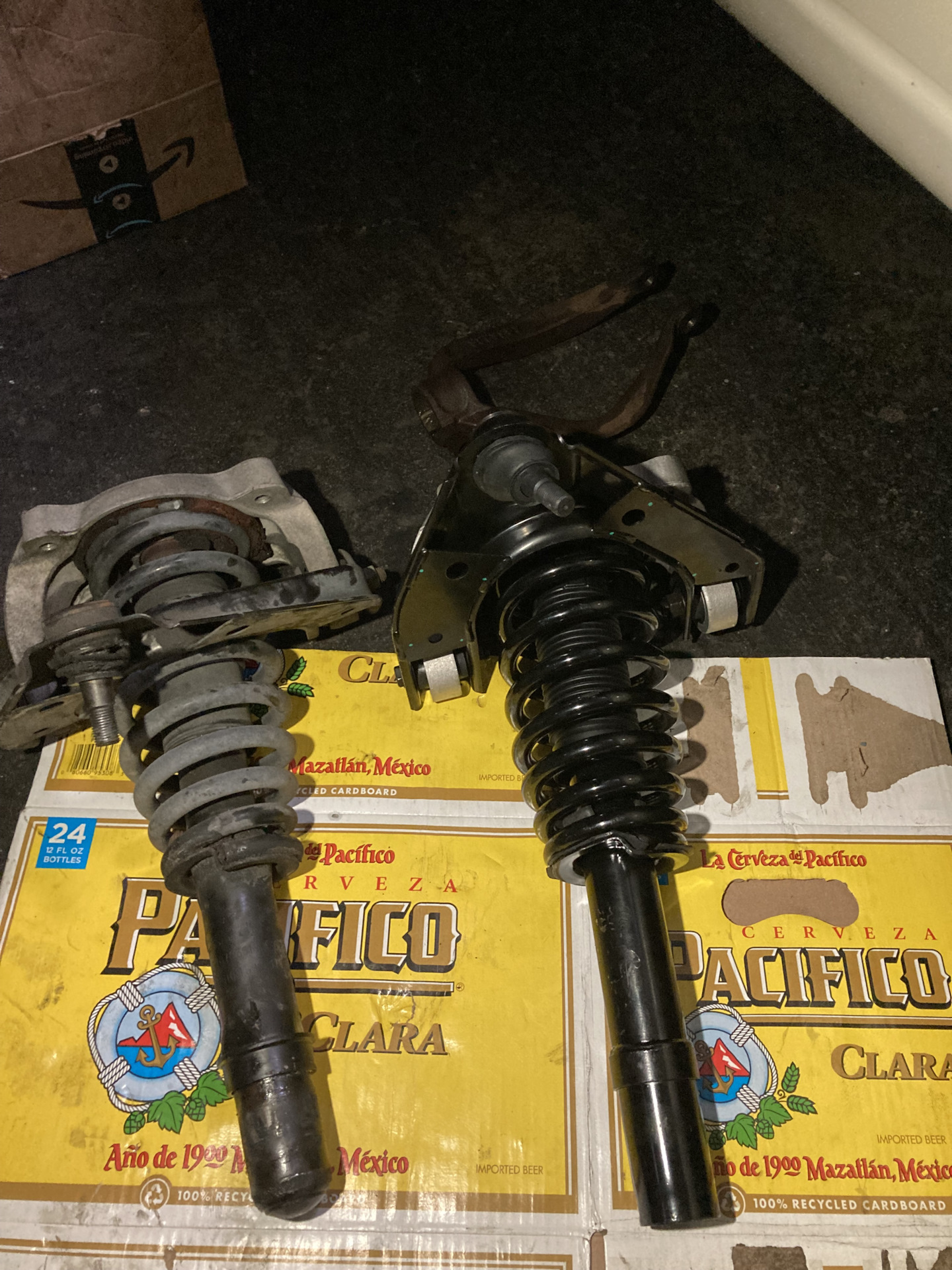 Стойка передняя крайслер 300м. Стойки крайслер себринг. Задние стойки себринг. Стойки крайслер себринг. Передняя стойка stratus.