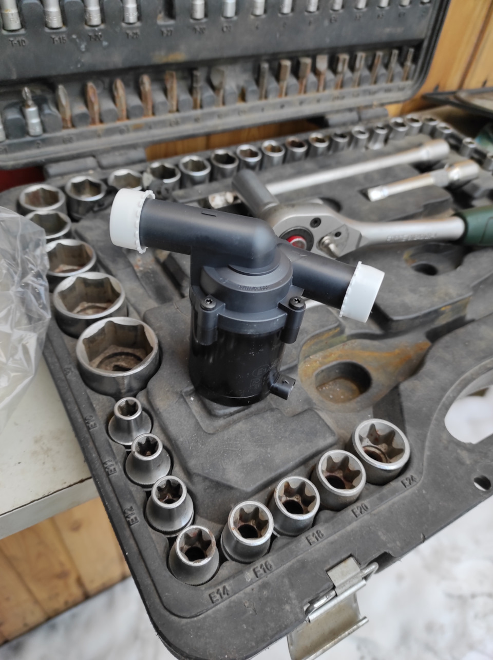 Замена насоса Webasto — Land Rover Range Rover Evoque, 2,2 л, 2012 года ...